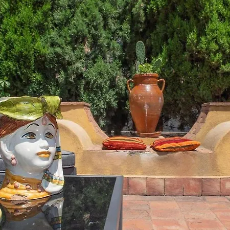La Di Tenute Foti Randazzese Holiday home